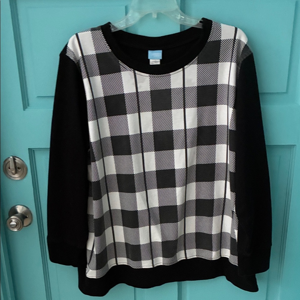 Comfort Corner long sleeve whiten black plaid sweatshirt . Size 2 X
